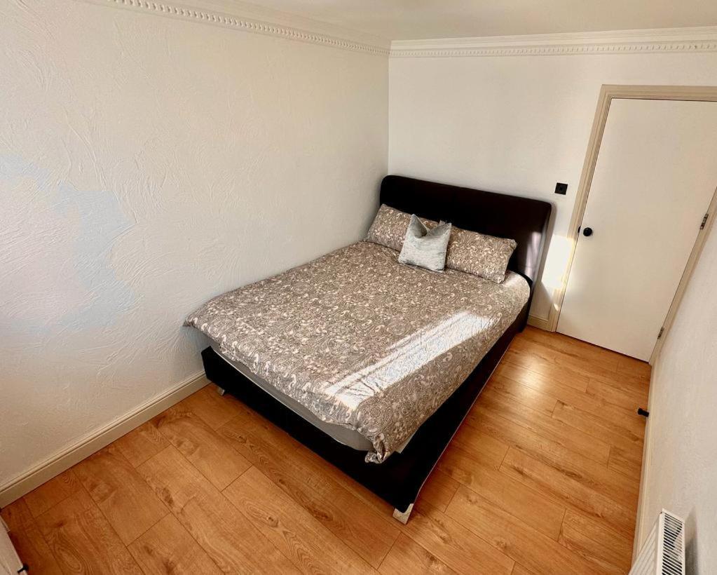 לונדון Flat 3 Stay In Aldgate Apartments מראה חיצוני תמונה
