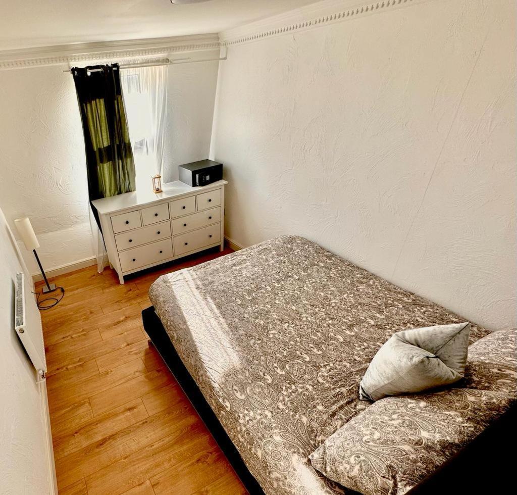 לונדון Flat 3 Stay In Aldgate Apartments מראה חיצוני תמונה